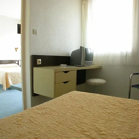 Hotel Adourotel 2*
